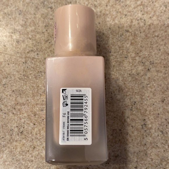 Revolution Skin Silk Luminous Serum Foundation Shade F6 - Picture 2 of 2